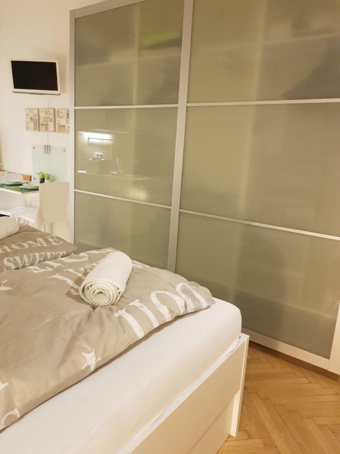 Apartment Cozy With Parking Near Center Prag